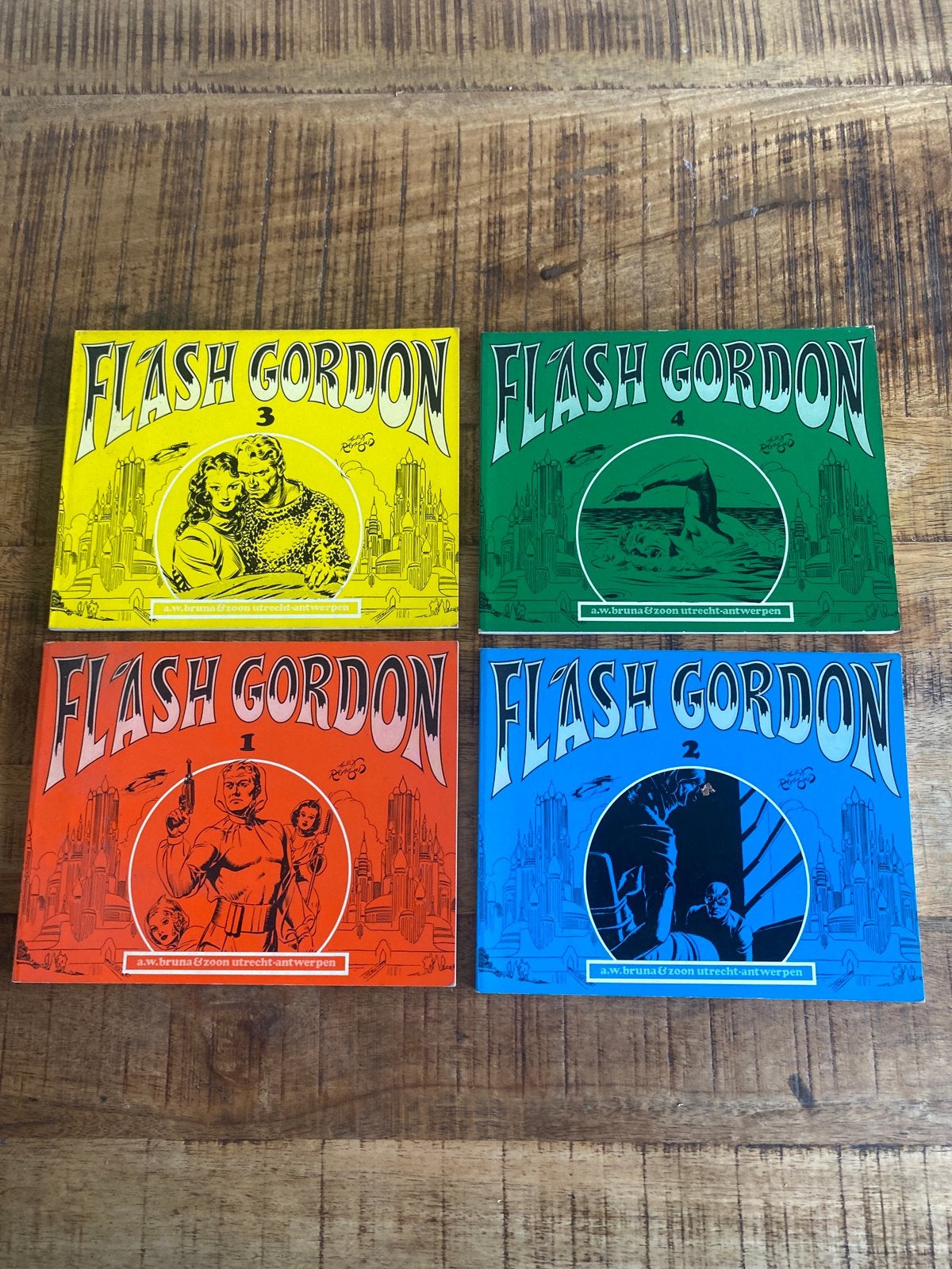 Flash Gordon 1 -4  1972 bruna uitgaven, Boeken, Stripboeken, Ophalen of Verzenden, Zo goed als nieuw