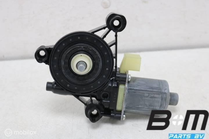 Raammotor rechtsvoor VW Tiguan 5NA 5Q0959802C, Gebruikt