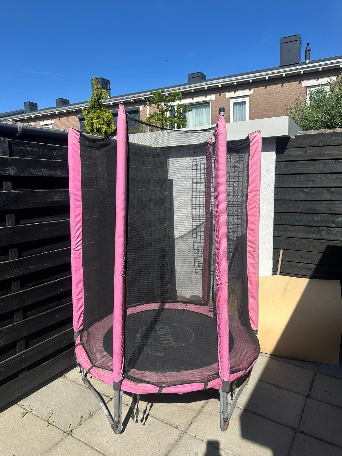 Roze trampoline met veiligheidsnet, Ophalen, Gebruikt