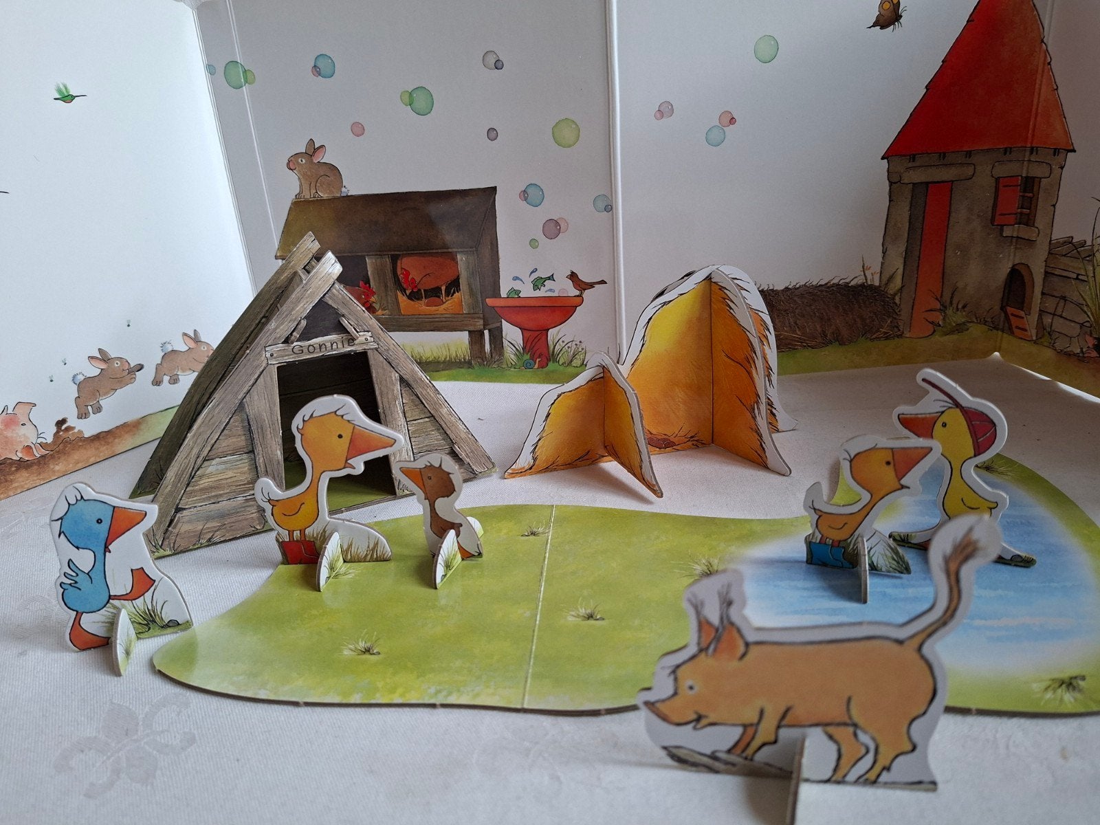 Gonnie en haar vriendjes spelen op de boerderij ( bouwboek), Ophalen of Verzenden, Zo goed als nieuw