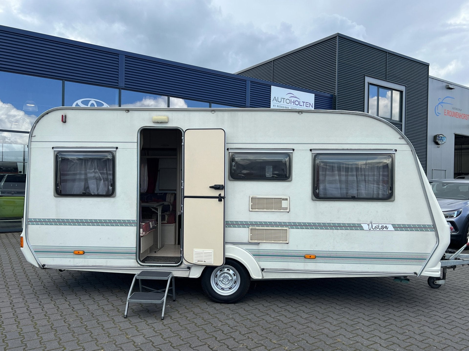 Hylander VISION 440 Dwarsbed|Rondzit+Gewone zit|Voortent, Caravans en Kamperen, Overige merken, Bedrijf, 750 - 1000 kg, 6 tot 7 meter