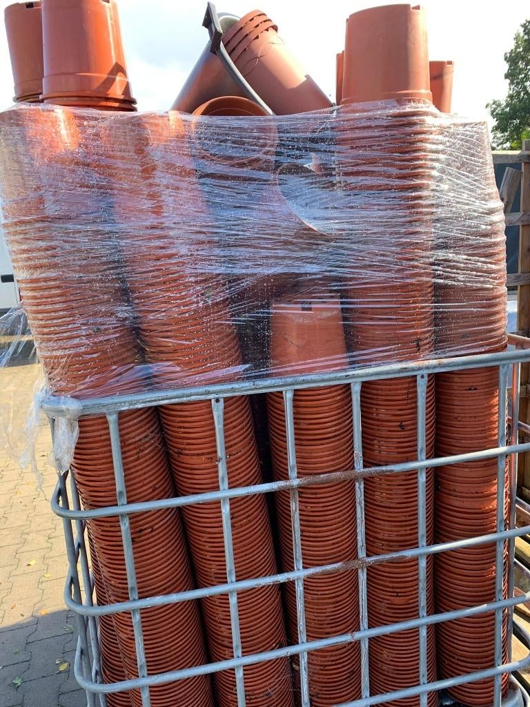 Goedkope Bloem/kweek potten erg veel p9 en liter pot, Kunststof, Gebruikt, Rond, Ophalen of Verzenden