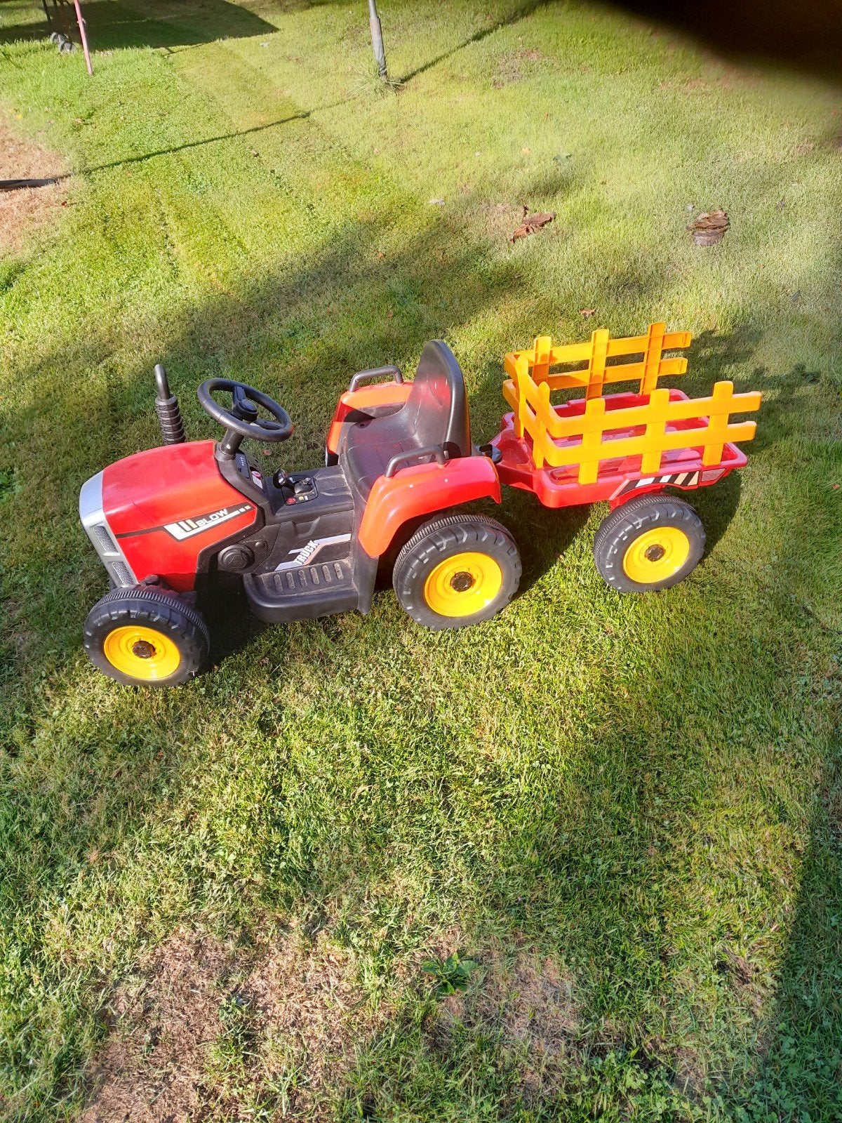 Elektrische tractor met aanhanger - 1 jaar oud, z.g.a.n., Kinderen en Baby's, Zo goed als nieuw