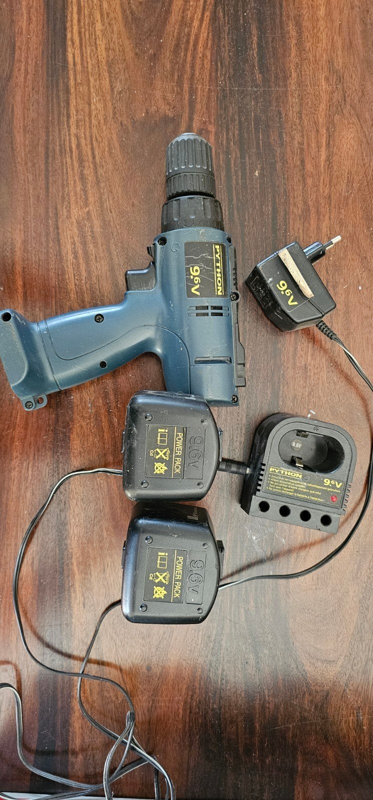 Python 9.6V Boormachine met 2 accu's en lader, Doe-het-zelf en Verbouw, Ophalen of Verzenden, Gebruikt, Minder dan 400 watt, Boor- en Schroefmachine