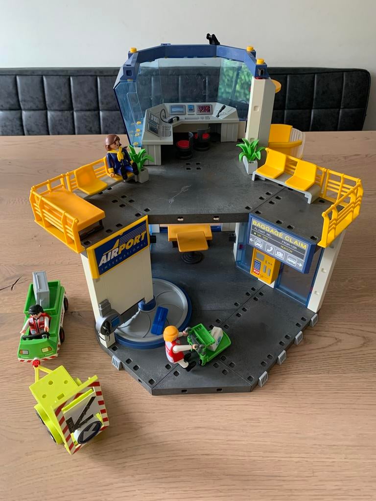 Playmobil Airport International met verkeerstoren, Ophalen of Verzenden, Gebruikt, Complete set