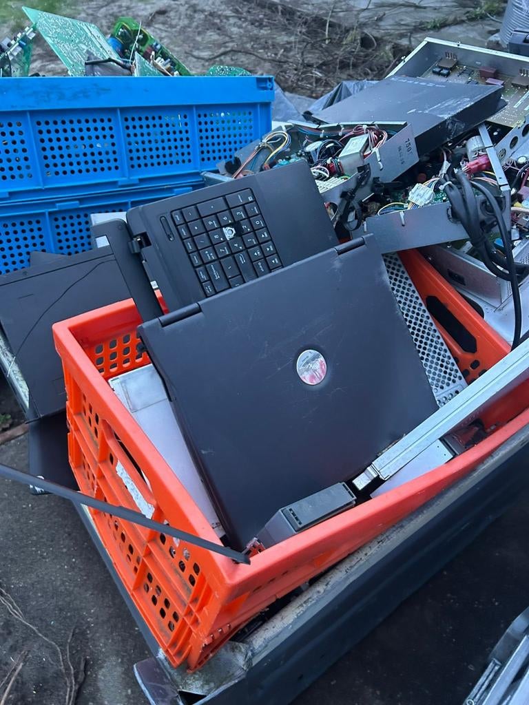 Gezocht schroot laptops per kilo, Ophalen of Verzenden