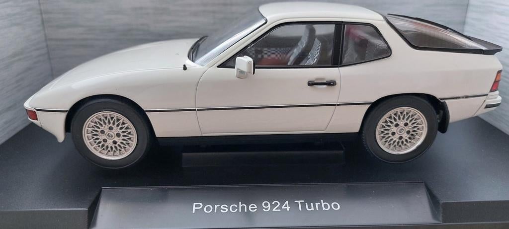Porsche 924 Turbo, wit, 1979 MCG 1:18, Hobby en Vrije tijd, Modelauto's | 1:18, Ophalen of Verzenden, Zo goed als nieuw, Auto