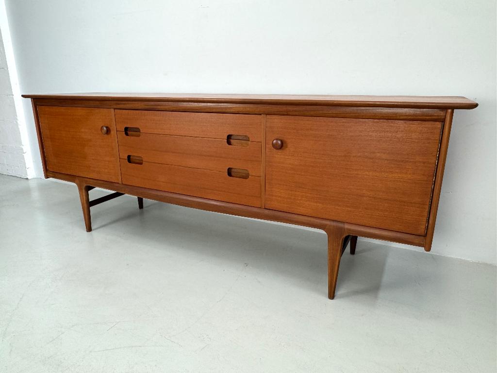 Vintage dressoir Younger SALE, Ophalen of Verzenden, Zo goed als nieuw, 25 tot 50 cm, 150 tot 200 cm