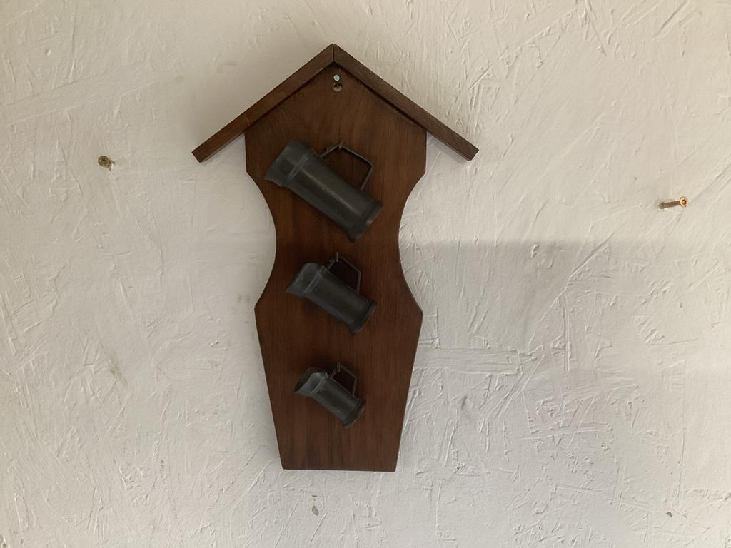 Wandbord met 3 tinnen bekertjes, Antiek en Kunst, Antiek | Tin, Ophalen of Verzenden