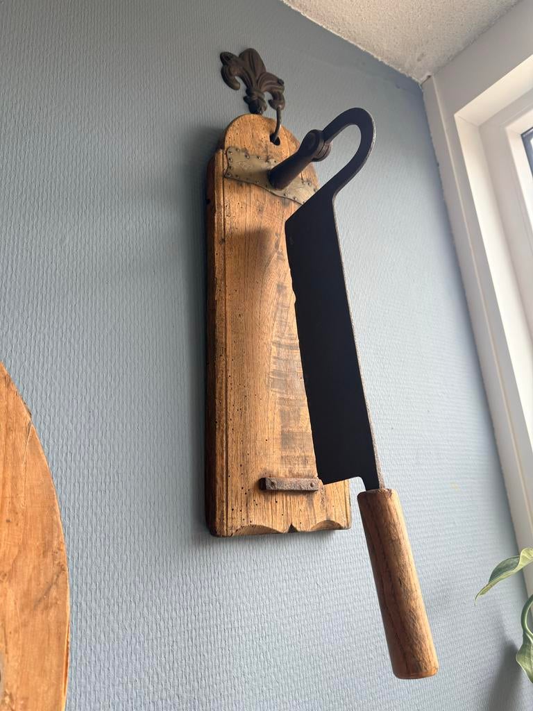 Oude snijplank met hakmes, Ophalen of Verzenden