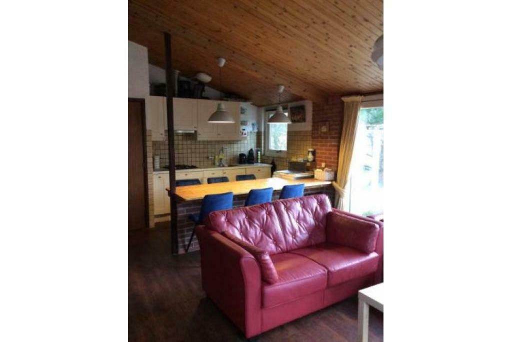 Foto 3 van Te huur: Bungalow De Heeze Ameland Ballum 6pers, bosrand