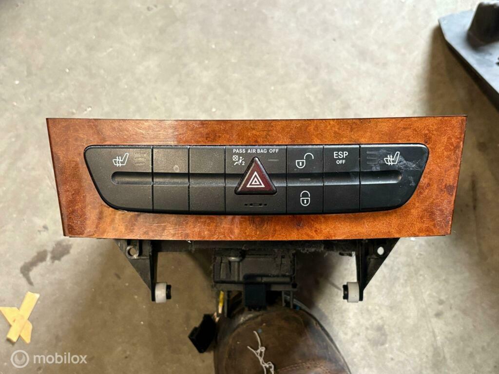 Stoelverwarmingsschakelaar Mercedes E-klas W211 A2116830091, Gebruikt, Mercedes-Benz, Ophalen of Verzenden, Mercedes-Benz