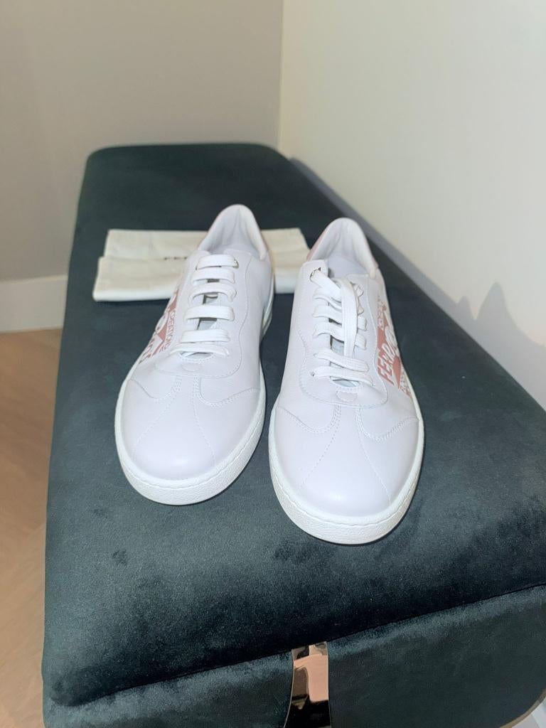 Ferragamo Venna-logo Ferragamo Sneakers Wit/Roze –Nieuw, Nieuw, Ophalen of Verzenden, Sneakers of Gympen, Wit