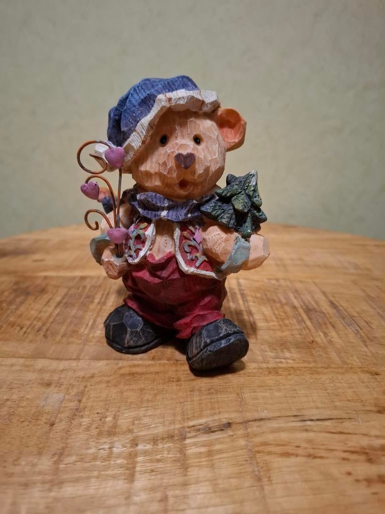 Decoratiebeeldje Beer Polystone Houtlook 13 cm, Verzamelen, Beren en Cherished Teddies, Zo goed als nieuw, Beeldje, Overige merken