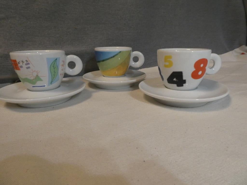 illy kopjes 3 x 1994 espresso, Huis en Inrichting, Keuken | Servies, Gebruikt, Ophalen of Verzenden, Overige stijlen, Kop(pen) en/of Schotel(s)