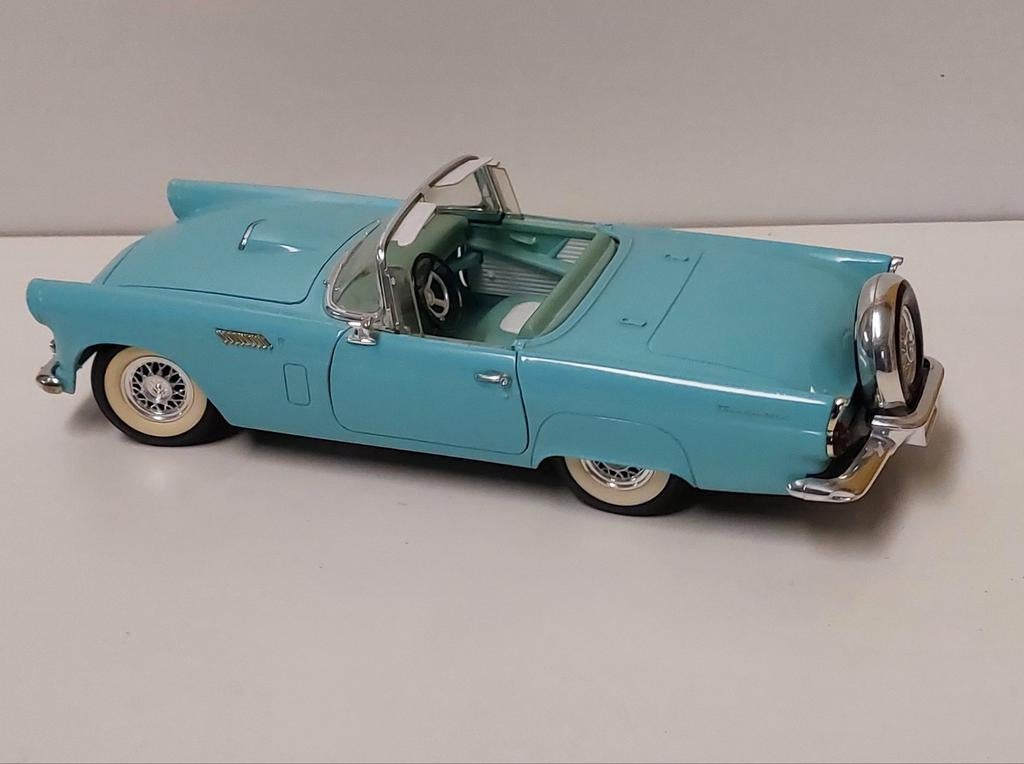 Metalen modelauto Thunderbird, Hobby en Vrije tijd, Modelauto's | 1:18, Ophalen of Verzenden, Overige merken