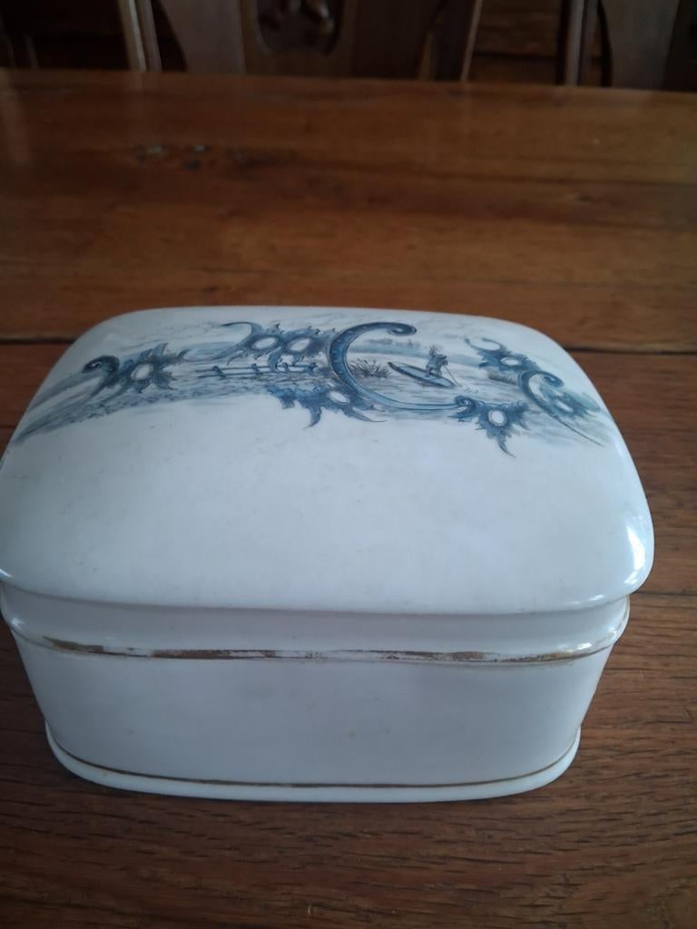 Een oud porselein doosje., Ophalen of Verzenden
