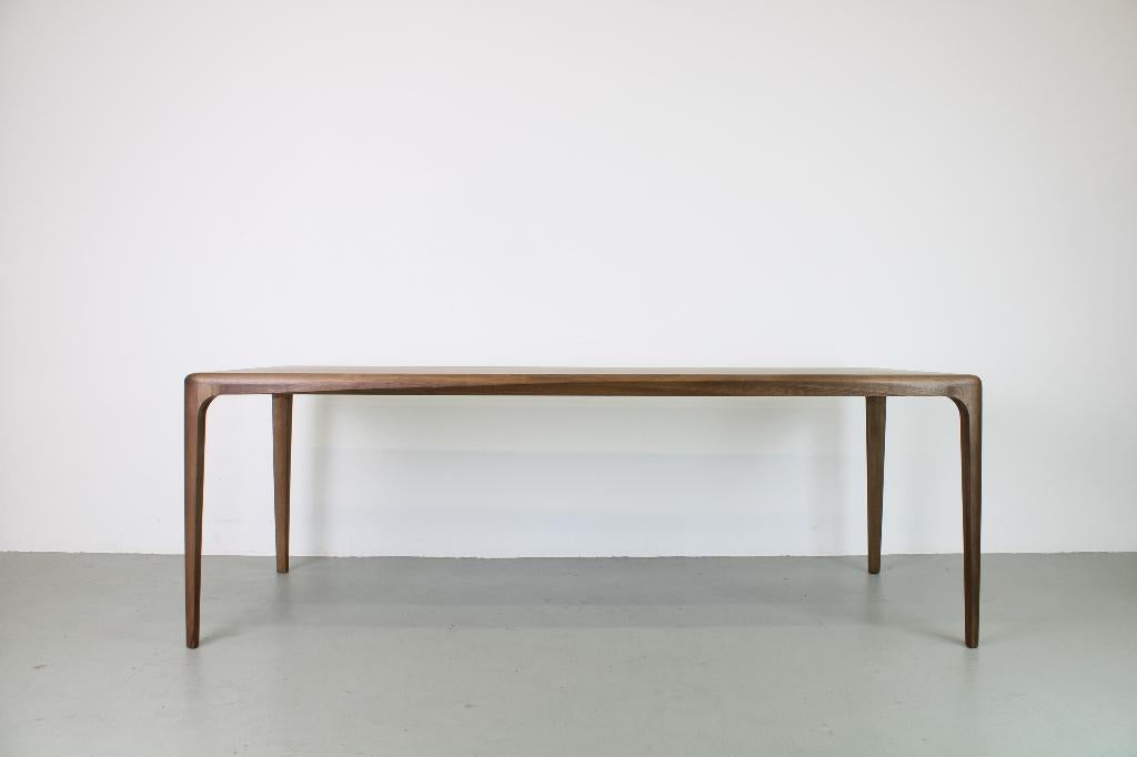 Artisan Craft eettafel, Europees walnoot, 240/90/76, Ophalen, 50 tot 100 cm, Vijf personen of meer, Rechthoekig