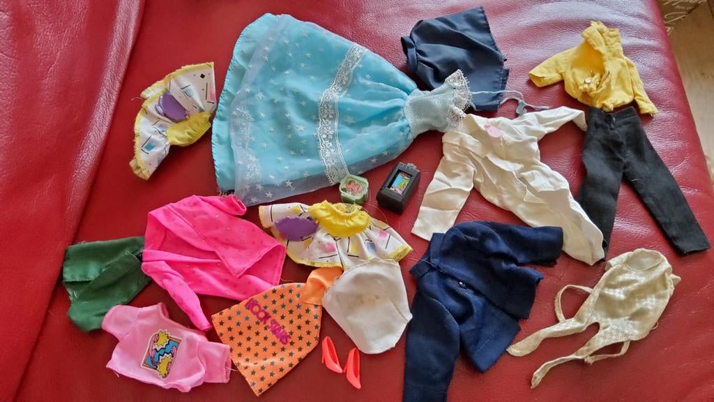 Vintage Barbie Mattel Tienerpop outfits kleding pumps rok., Ophalen of Verzenden, Zo goed als nieuw, Kleertjes
