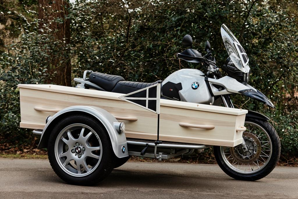 Uitvaart met een Harley-Davidson of BMW?, Diensten en Vakmensen, Bloemstukken en Rouwgeschenken