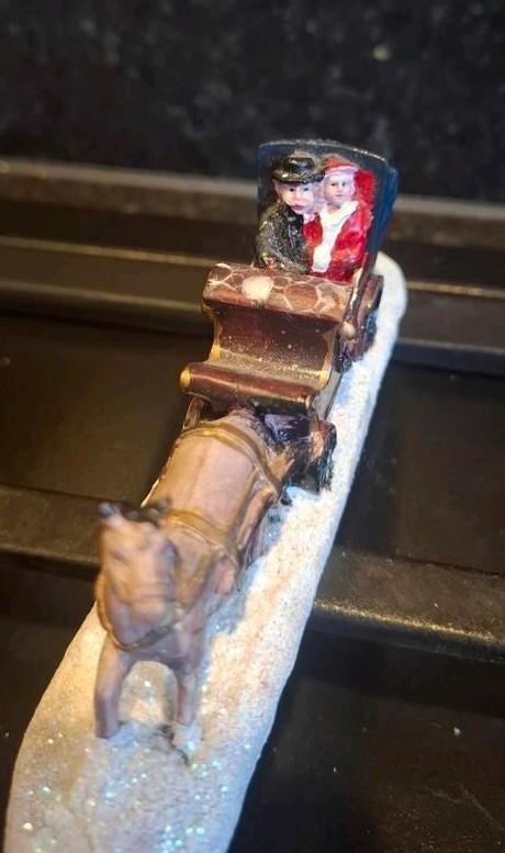 Kerstdorp beeldje met paard en wagen, Diversen, Kerst, Gebruikt, Ophalen