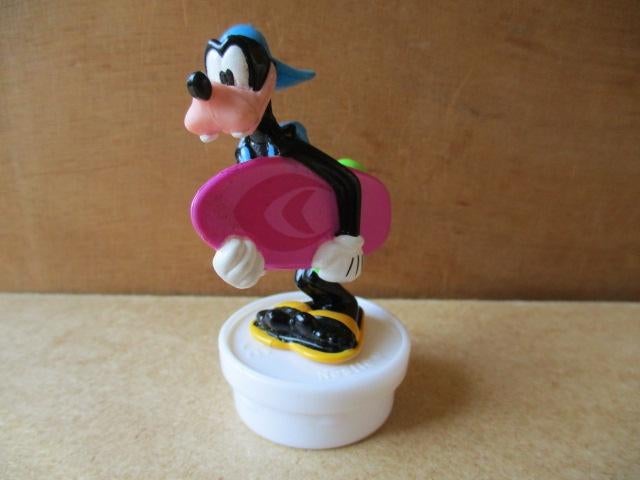adv9749 goofy op dekseltje 1, Ophalen, Goofy of Pluto, Gebruikt, Beeldje of Figuurtje