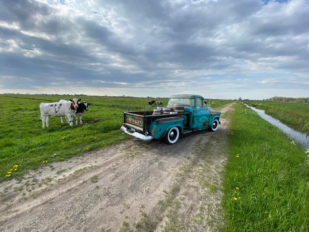 Foto 21 van Chevrolet Apache trouwauto huren . Pick up Oltimer te huur