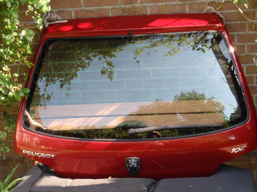 Achterkleppen in ,rood en in Ice Blue(EYLC),Peugeot106., Ophalen, Gebruikt, Peugeot, Achterklep