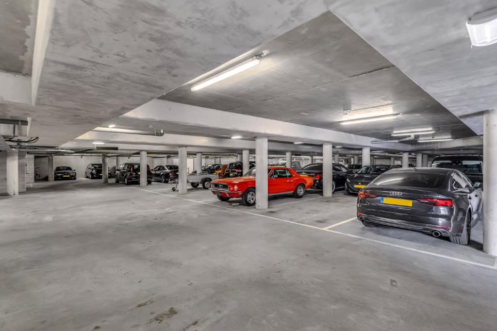 Parkeerplaats Barneveld, Huizen en Kamers, Garages en Parkeerplaatsen, Gelderland