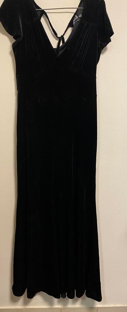 Hell bunny jumpsuit velours maat M, Kleding | Dames, Positiekleding, Ophalen of Verzenden, Zo goed als nieuw, Maat 38/40 (M), Broek of Spijkerbroek