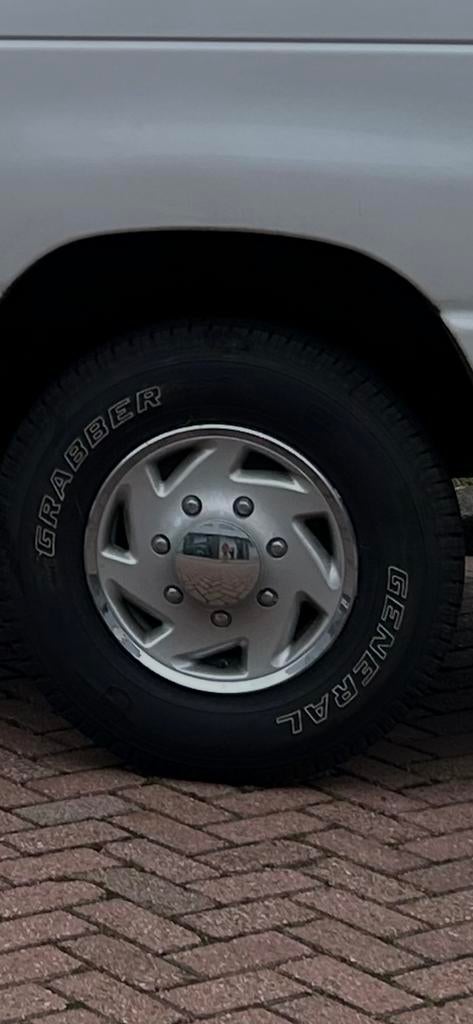 Gezocht: 16 inch Ford E350 Ecoline velg (2012), Velg(en), 16 inch, Ophalen of Verzenden, Bestelwagen