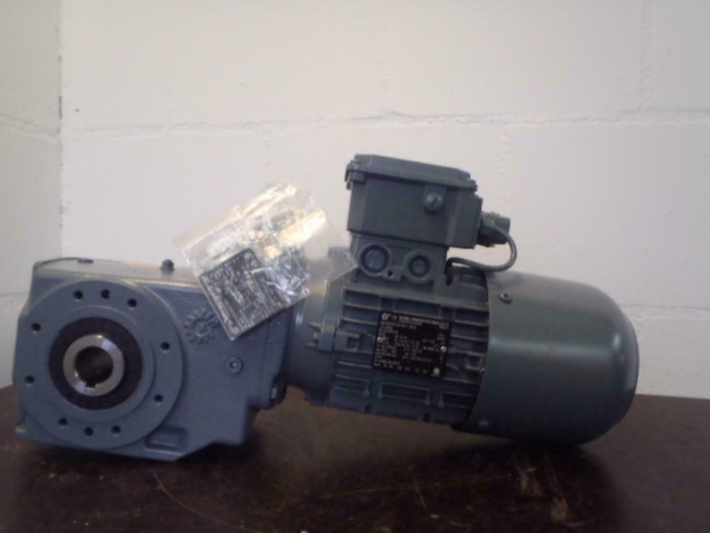 01651 Reductor 15 stuks 188 RPM 0,55 KW Lenze, brake. New., Ophalen of Verzenden, Nieuw