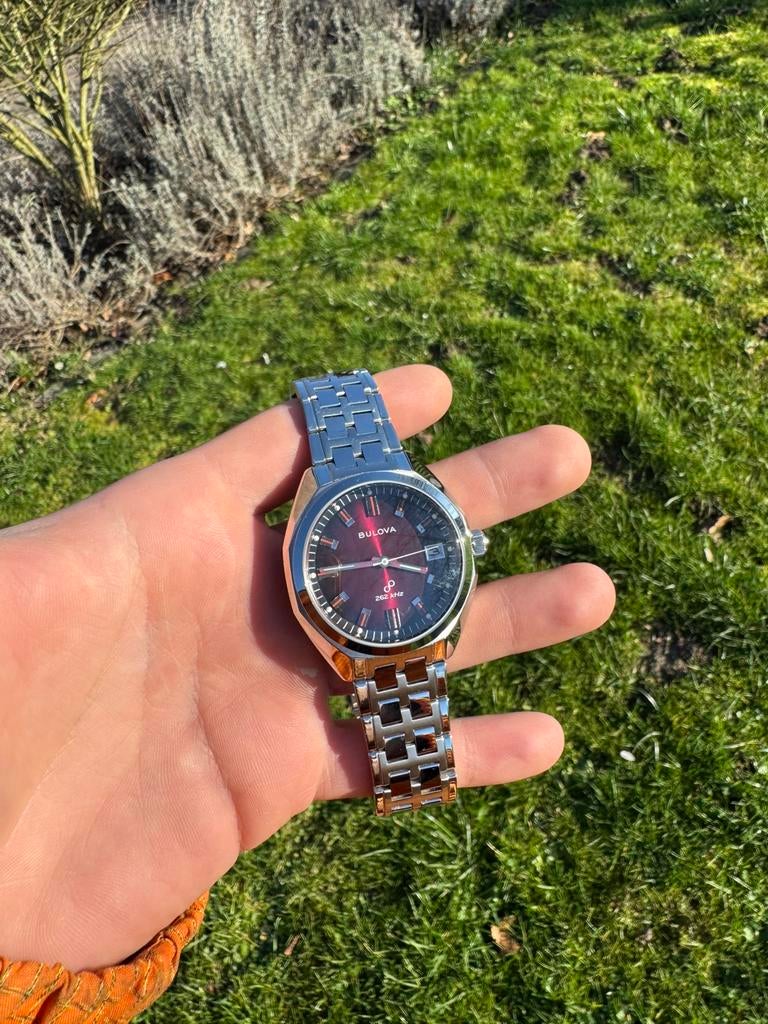 Bulova Jet Star Red, Ophalen of Verzenden, Zo goed als nieuw