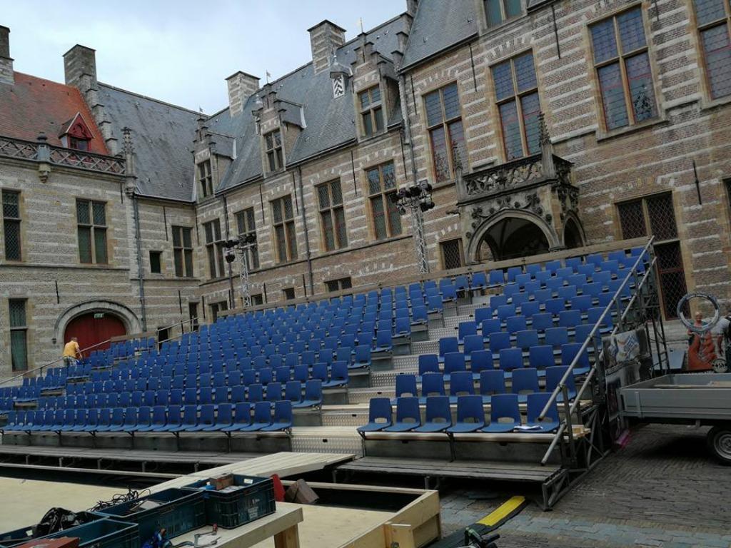 Te koop! Professionele (kuip)tribune +/- 300 zitplaatsen, Ophalen, Gebruikt