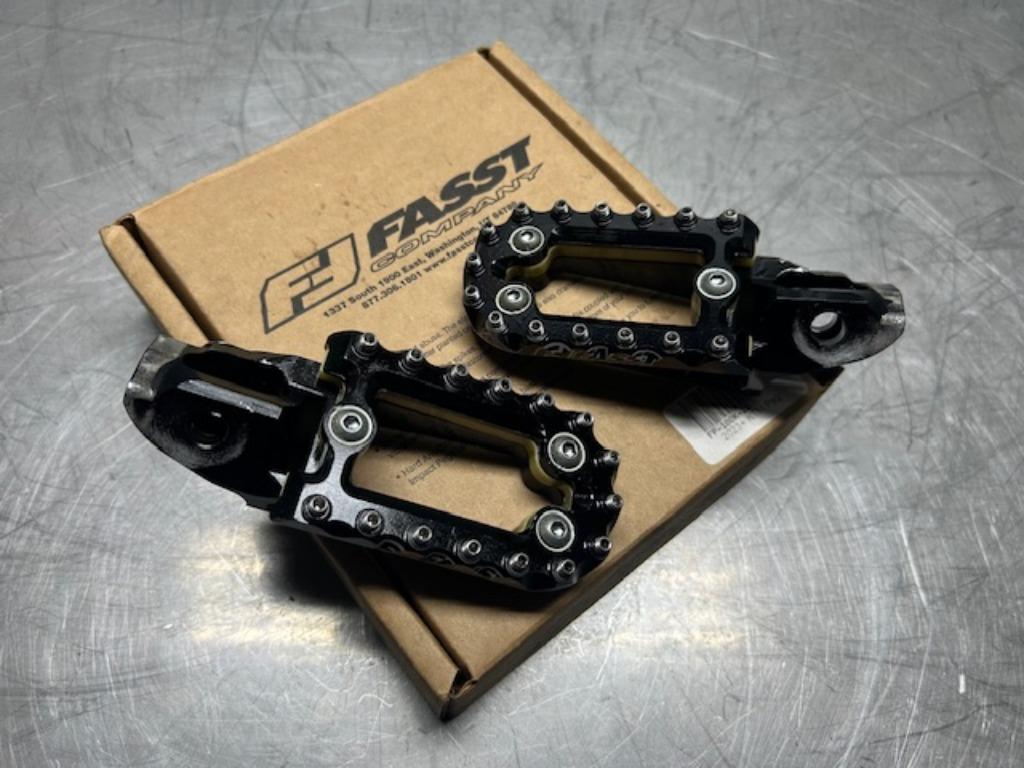 FFast Impact-Moto voetsteunen KTM / Husqvarna / Gas Gas, Gebruikt, USA, Info@ffast.com, Ophalen of Verzenden
