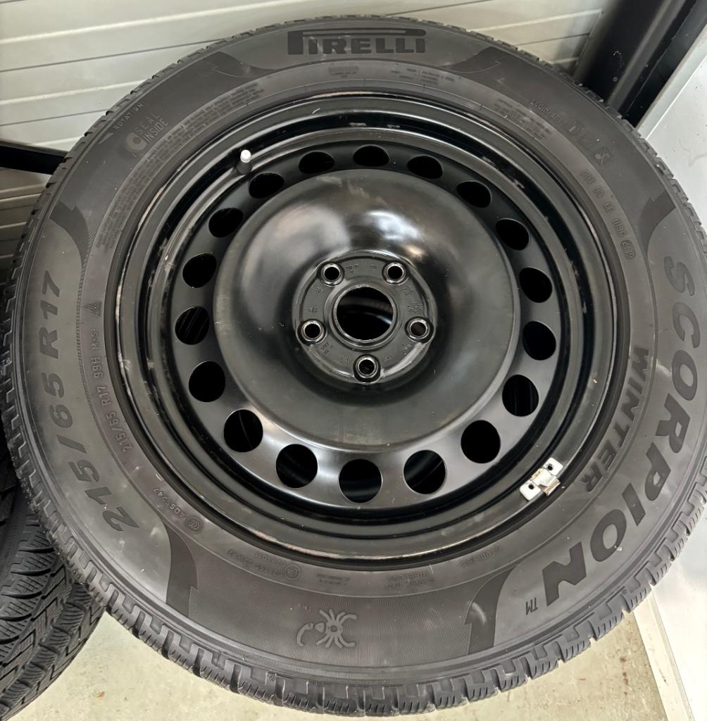 Wintersets  VW Tiguan   € 250,=!, Auto-onderdelen, Banden en Velgen, Ophalen, 215 mm, 16 inch, Banden en Velgen