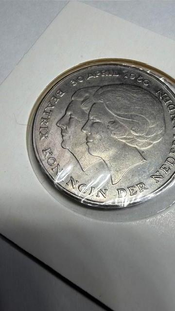 2,5 gulden dubbelportret 30 april 1980 in munthouder, Ophalen of Verzenden, Nieuw, Nederland, Overige typen
