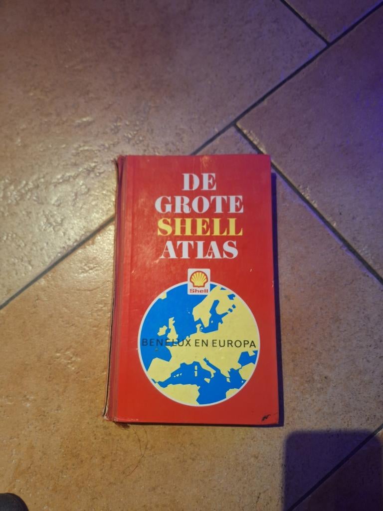 Grote Shell Atlas - Benelux en Europa, Boeken, Atlassen en Landkaarten, Gelezen, Overige atlassen, 1800 tot 2000, Shell