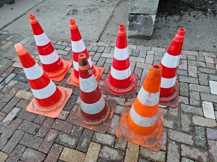 Zeven verkeerspionnen verkeerskegels pionnen kegels 75 cm, Ophalen, Gebruikt