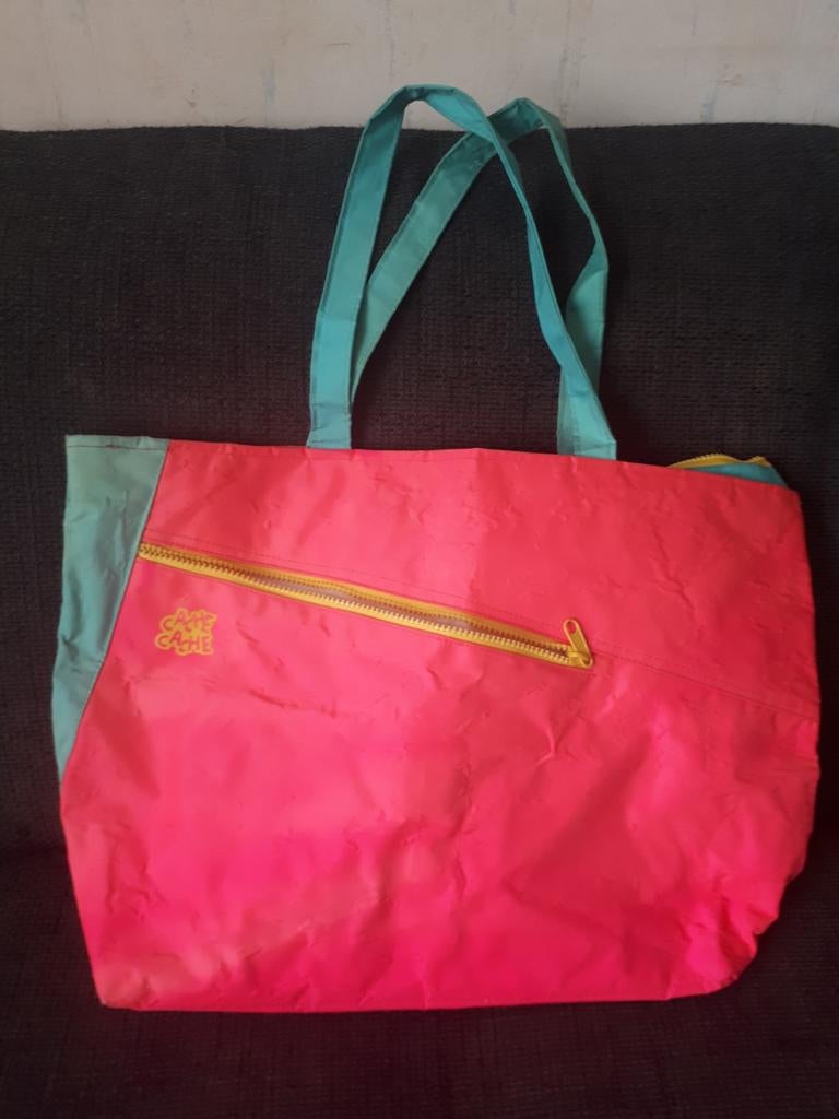 2 strandtassen + Koeltas, Ophalen, 30 cm of meer
