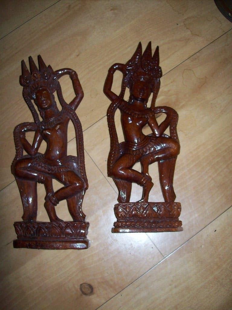 2 Beelden houtsnijwerk met de hand  Indoneschie, Antiek en Kunst, Houtsnijwerk, Ophalen of Verzenden, 20 - 50 cm, Hout