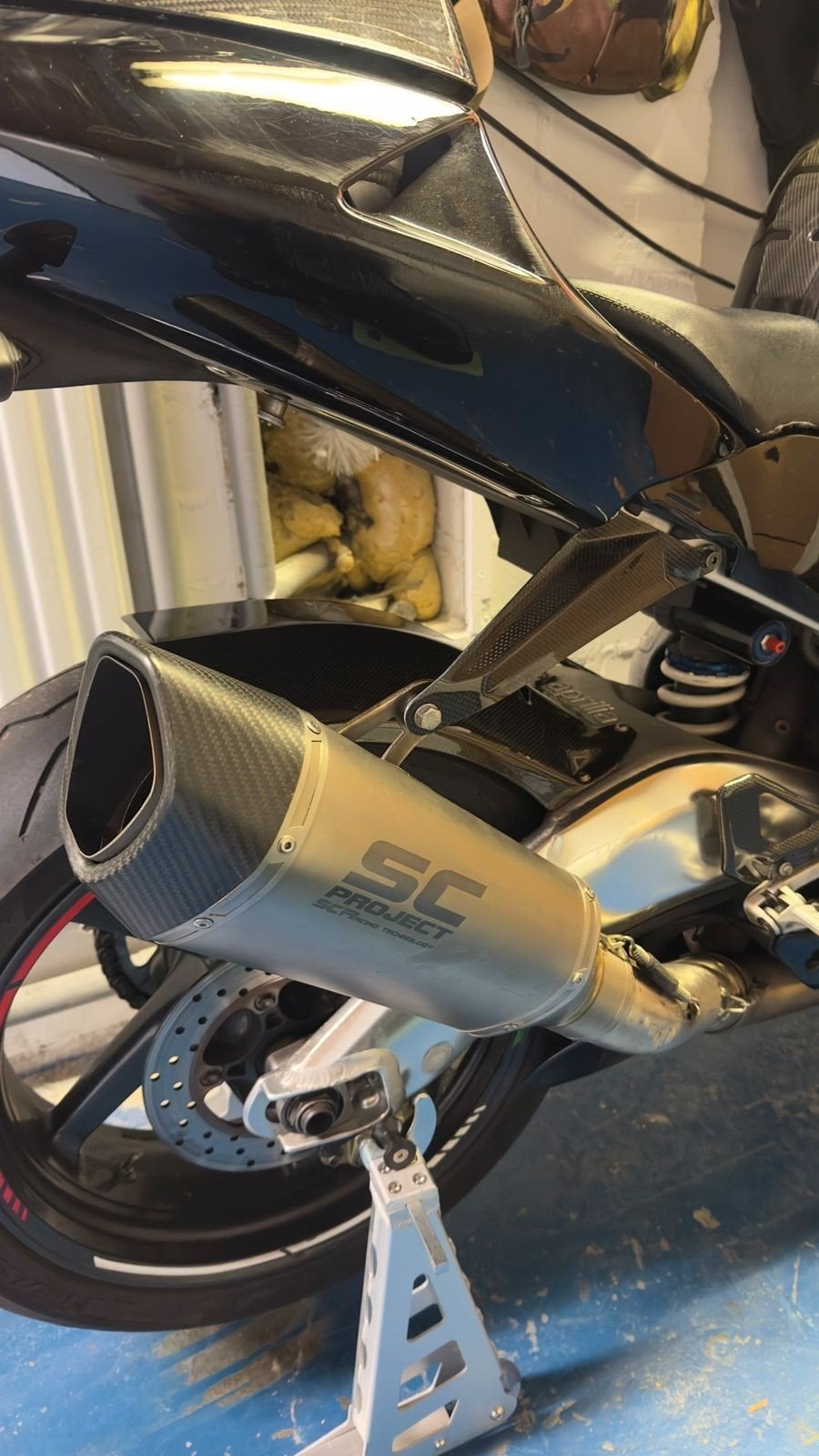 Carbon uitlaathanger Aprilia RSV mille en Tuono gen 1, Ophalen of Verzenden