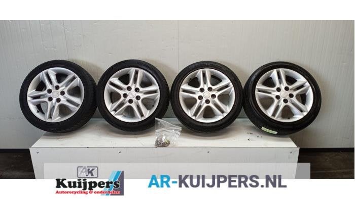 Sportvelgenset + banden van een Kia Pro Ceed, Gebruikt, -, -, -