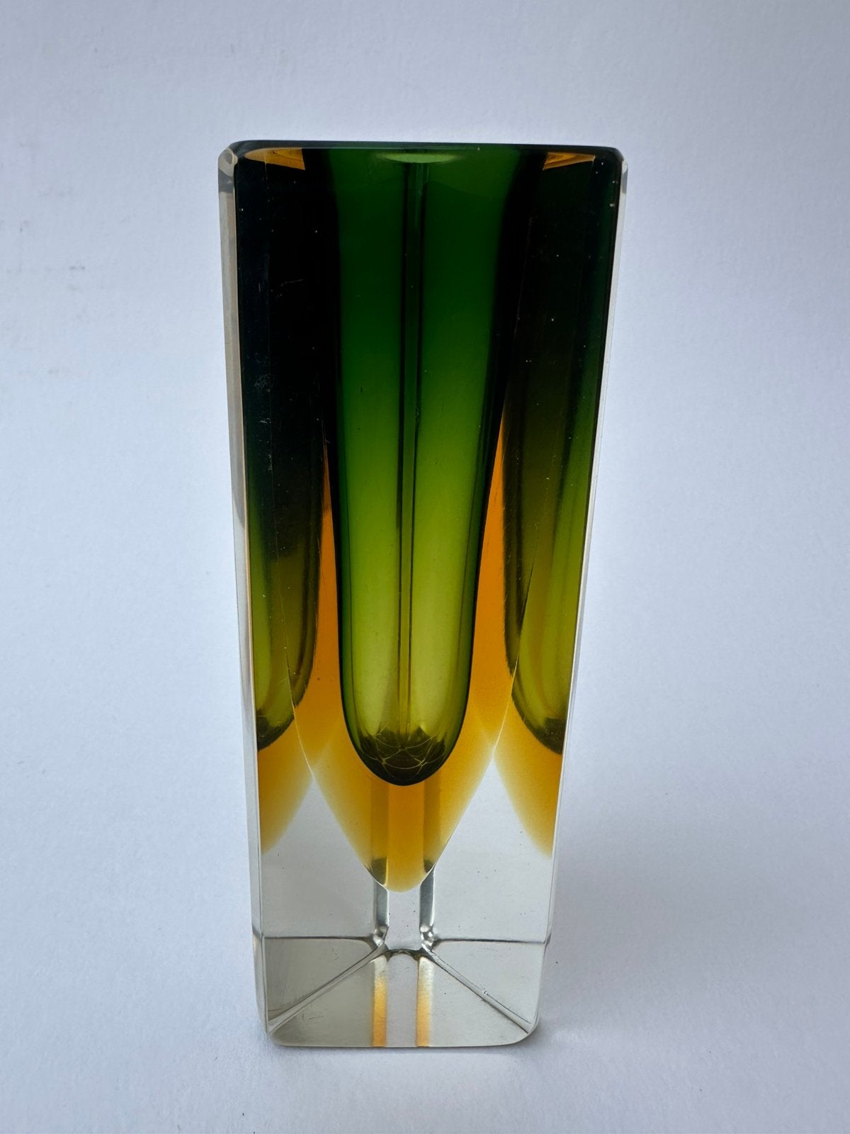 Murano Flavio Poli sommerso driehoek vaasje italy 1950, Ophalen of Verzenden