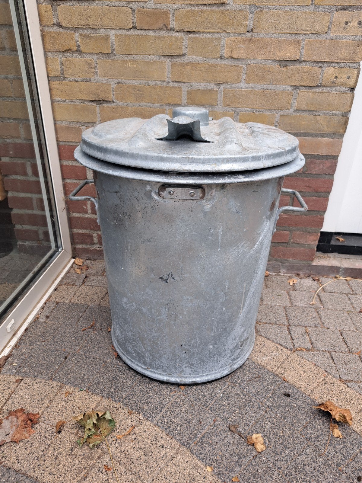 Gegalvaniseerde industriële prullenbak, Ophalen, Gebruikt