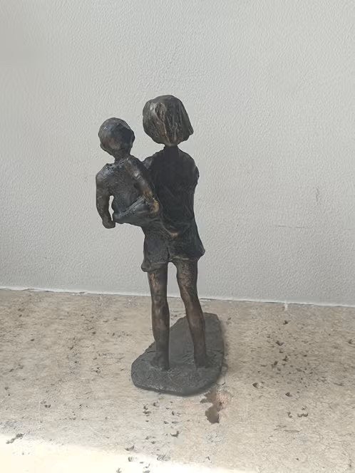"Meisje met kind" Nederlandse kunstenares Corry Ammerlaan., Ophalen