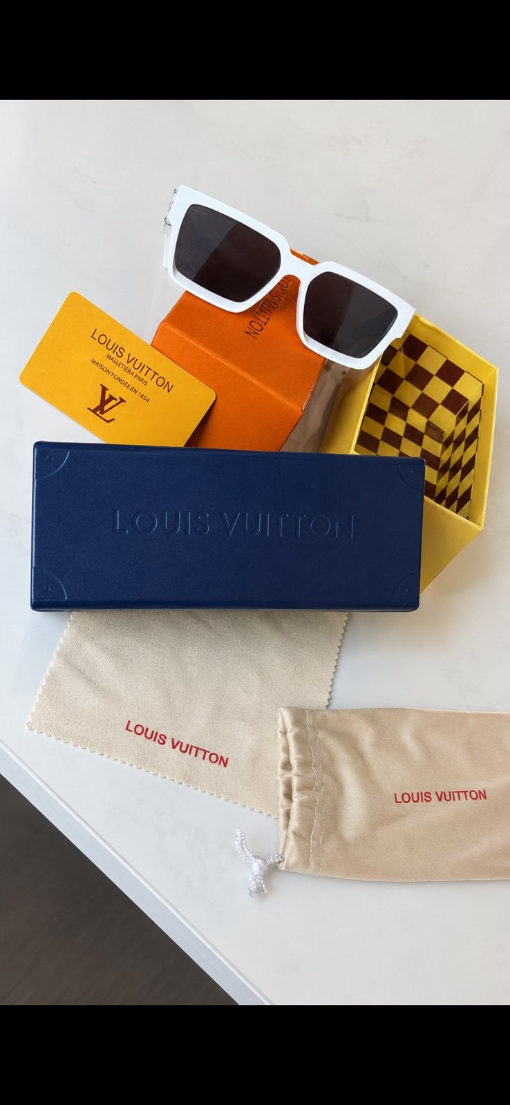 LV bril!! Gloed als nieuw, Sieraden, Tassen en Uiterlijk, Zonnebrillen en Brillen | Dames, Overige merken, Wit, Ophalen of Verzenden