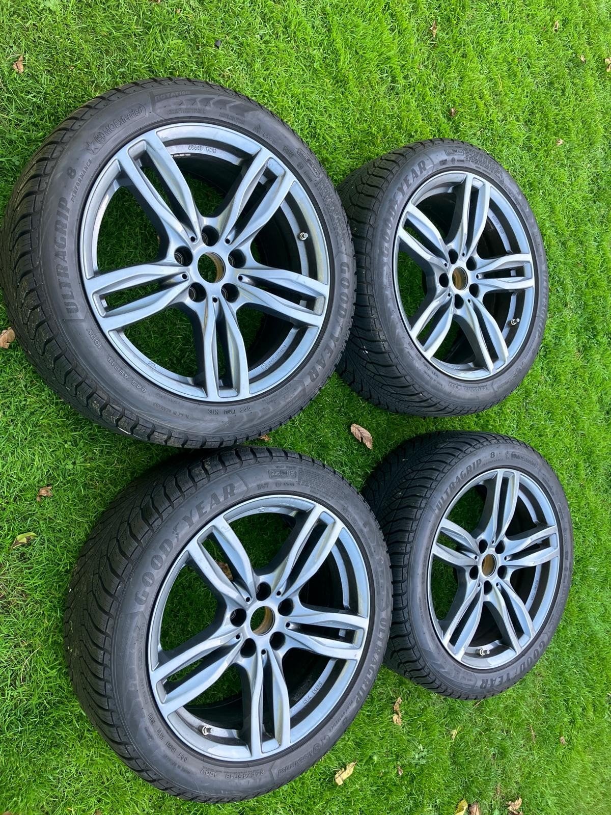 BMW 5 SERIE G30/31  8 inch set velgen met runflat winterb, Ophalen, 18 inch, Banden en Velgen, Winterbanden