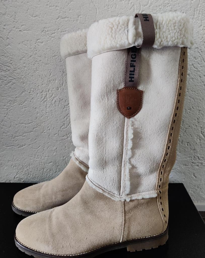 Tommy Hilfiger suède laarzen zandkleur beige maat 40, Hoge laarzen, Beige, Ophalen of Verzenden, Zo goed als nieuw