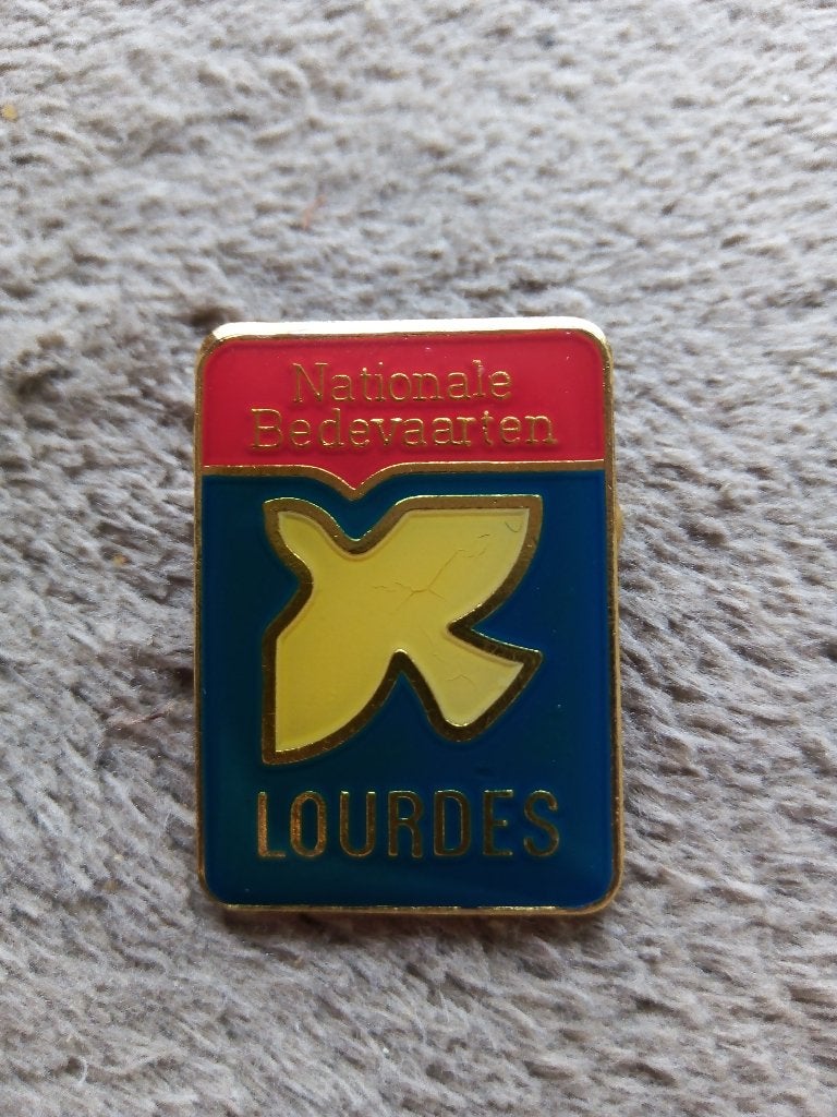 pin/speld nationale bedevaarten lourdes/duif*1997*, Ophalen of Verzenden, Zo goed als nieuw, Stad of Land, Speldje of Pin